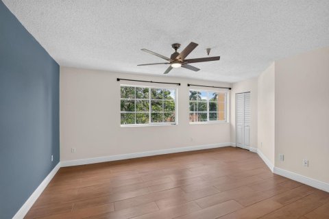 Condo in Hypoluxo, Florida, 1 bedroom  № 2248120 - photo 15