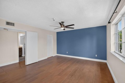 Condo in Hypoluxo, Florida, 1 bedroom  № 2248120 - photo 16