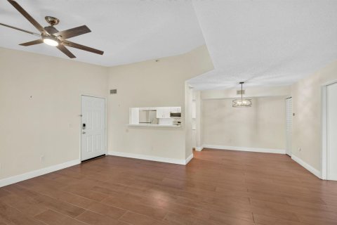Condo in Hypoluxo, Florida, 1 bedroom  № 2248120 - photo 8