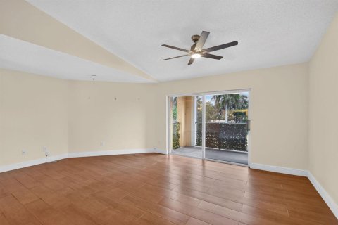 Condo in Hypoluxo, Florida, 1 bedroom  № 2248120 - photo 5