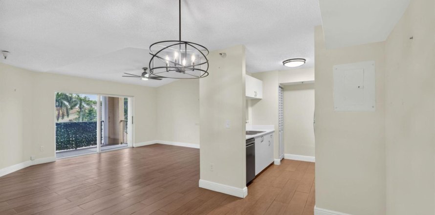 Condo in Hypoluxo, Florida, 1 bedroom  № 2248120