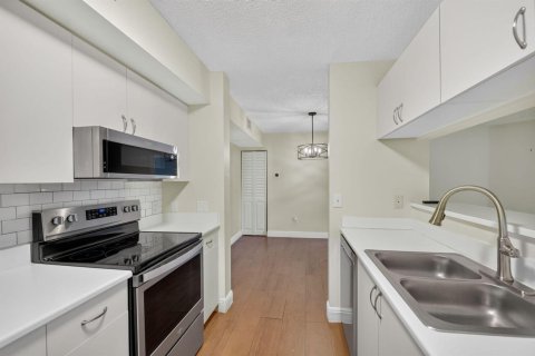 Condo in Hypoluxo, Florida, 1 bedroom  № 2248120 - photo 25