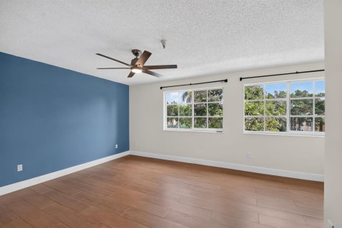 Condo in Hypoluxo, Florida, 1 bedroom  № 2248120 - photo 14
