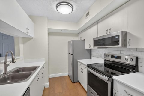 Condo in Hypoluxo, Florida, 1 bedroom  № 2248120 - photo 24