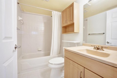 Townhouse in Delray Beach, Florida 3 bedrooms, 123.19 sq.m. № 2249770 - photo 26