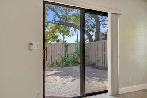 Townhouse in Delray Beach, Florida 3 bedrooms, 123.19 sq.m. № 2249770 - photo 5