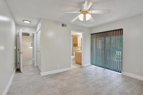 Townhouse in Delray Beach, Florida 3 bedrooms, 123.19 sq.m. № 2249770 - photo 24
