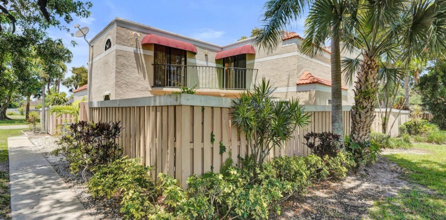 Townhouse in Delray Beach, Florida 3 bedrooms, 123.19 sq.m. № 2249770