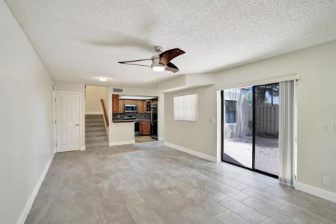 Townhouse in Delray Beach, Florida 3 bedrooms, 123.19 sq.m. № 2249770 - photo 12
