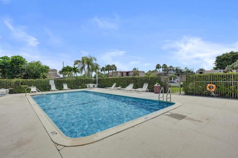Townhouse in Delray Beach, Florida 3 bedrooms, 123.19 sq.m. № 2249770 - photo 29