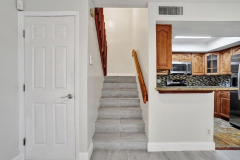 Townhouse in Delray Beach, Florida 3 bedrooms, 123.19 sq.m. № 2249770 - photo 10