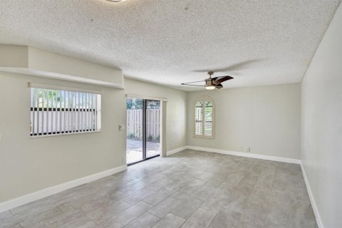 Townhouse in Delray Beach, Florida 3 bedrooms, 123.19 sq.m. № 2249770 - photo 4