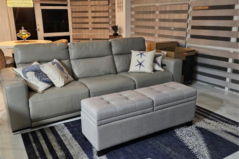 Condo in Miami Beach, Florida, 2 bedrooms  № 1892594 - photo 8