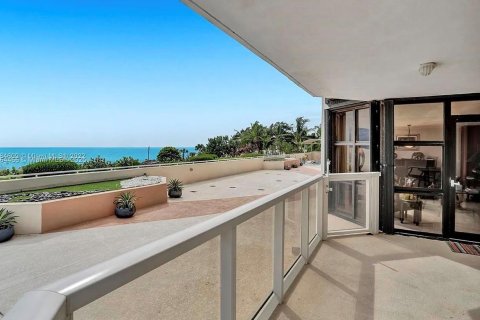 Condo in Miami Beach, Florida, 2 bedrooms  № 1892594 - photo 2