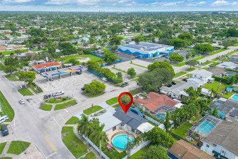 House in Miami, Florida 3 bedrooms, 154.59 sq.m. № 1930693 - photo 6