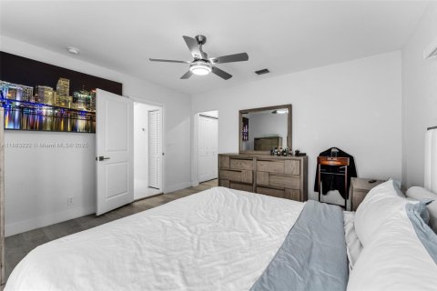 House in Miami, Florida 3 bedrooms, 154.59 sq.m. № 1930693 - photo 21