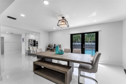 House in Miami, Florida 3 bedrooms, 154.59 sq.m. № 1930693 - photo 15