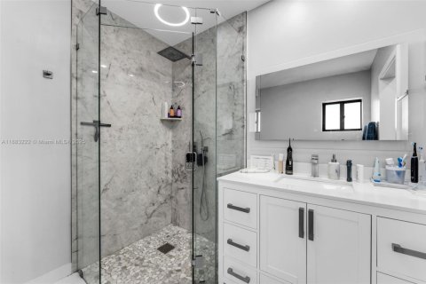 House in Miami, Florida 3 bedrooms, 154.59 sq.m. № 1930693 - photo 18