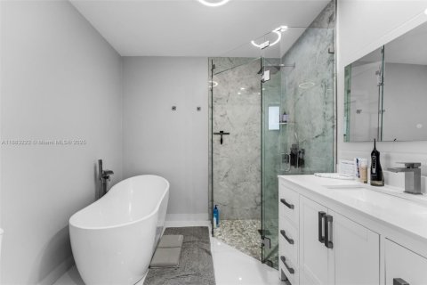 House in Miami, Florida 3 bedrooms, 154.59 sq.m. № 1930693 - photo 26