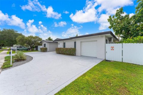 House in Miami, Florida 3 bedrooms, 154.59 sq.m. № 1930693 - photo 5
