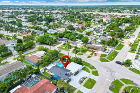 House in Miami, Florida 3 bedrooms, 154.59 sq.m. № 1930693 - photo 7