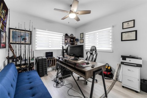 House in Miami, Florida 3 bedrooms, 154.59 sq.m. № 1930693 - photo 30