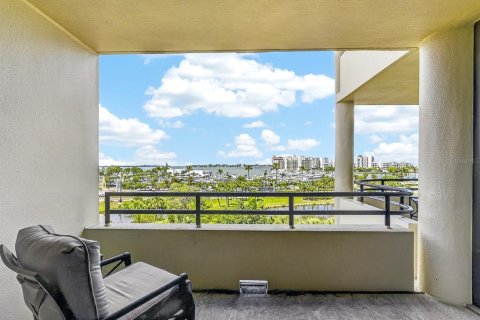 Condo in Sarasota, Florida, 2 bedrooms № 2112683 - photo 27