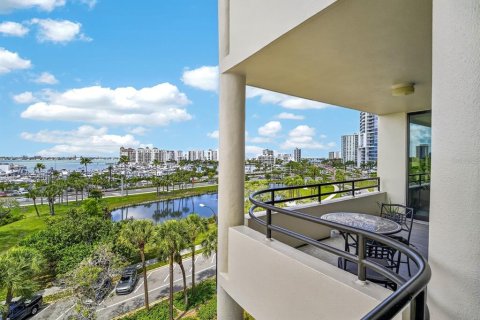 Condo in Sarasota, Florida, 2 bedrooms № 2112683 - photo 30