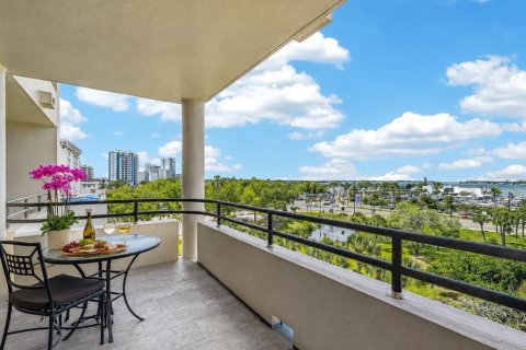 Condo in Sarasota, Florida, 2 bedrooms № 2112683 - photo 6