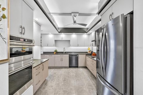 Condo in Sarasota, Florida, 2 bedrooms № 2112683 - photo 14