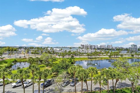 Condo in Sarasota, Florida, 2 bedrooms № 2112683 - photo 3
