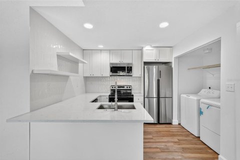 Condominio en venta en Palm Harbor, Florida, 2 dormitorios, 82.96 m2 № 1908093 - foto 7