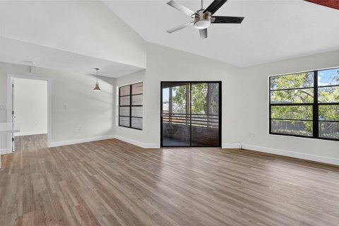 Condominio en venta en Palm Harbor, Florida, 2 dormitorios, 82.96 m2 № 1908093 - foto 3