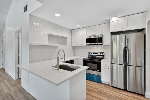 Condominio en venta en Palm Harbor, Florida, 2 dormitorios, 82.96 m2 № 1908093 - foto 8