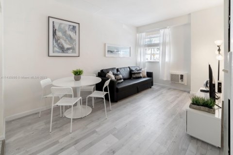 Copropriété à louer à Miami Beach, Floride: 1 chambre, 37.44 m2 № 1859618 - photo 2