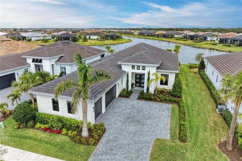 House in Sarasota, Florida 2 bedrooms, 256.87 sq.m. № 1557430 - photo 1