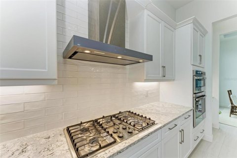 House in Sarasota, Florida 2 bedrooms, 256.87 sq.m. № 1557430 - photo 22
