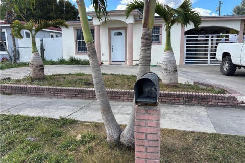 Casa en Homestead, Florida 4 dormitorios, 144.65 m2 № 2152617