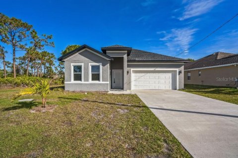 House in Rotonda, Florida 3 bedrooms, 168.62 sq.m. № 1574852 - photo 1