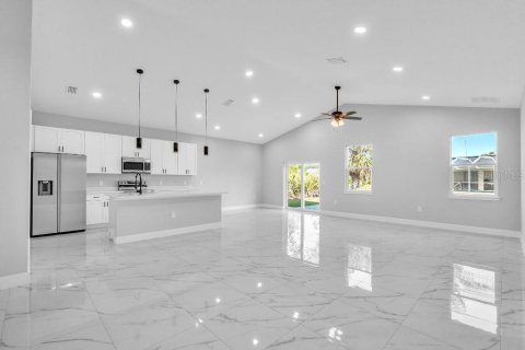 House in Rotonda, Florida 3 bedrooms, 168.62 sq.m. № 1574852 - photo 5
