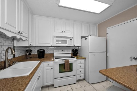 Copropriété à vendre à Dunedin, Floride: 2 chambres, 86.4 m2 № 2233209 - photo 15