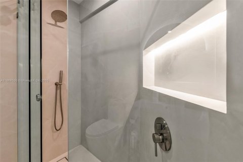 Снять в аренду виллу или дом в Майами, Флорида 4 спальни, 165.27м2, № 1941593 - фото 17