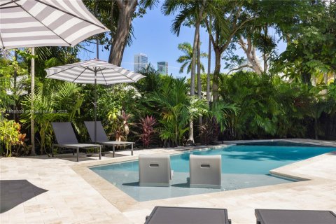 Снять в аренду виллу или дом в Майами, Флорида 4 спальни, 165.27м2, № 1941593 - фото 27