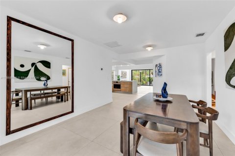 Снять в аренду виллу или дом в Майами, Флорида 4 спальни, 165.27м2, № 1941593 - фото 10