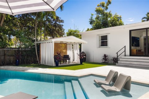 Снять в аренду виллу или дом в Майами, Флорида 4 спальни, 165.27м2, № 1941593 - фото 24