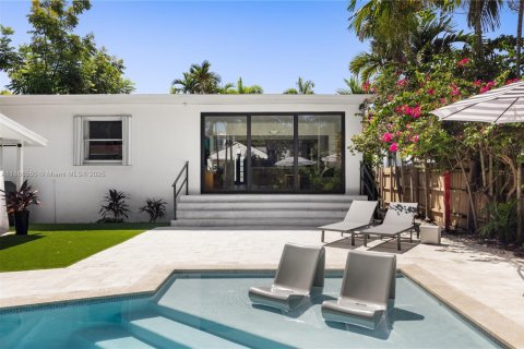 Снять в аренду виллу или дом в Майами, Флорида 4 спальни, 165.27м2, № 1941593 - фото 25