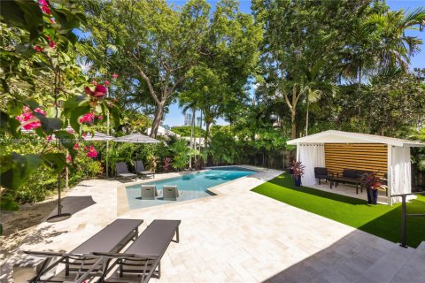 Снять в аренду виллу или дом в Майами, Флорида 4 спальни, 165.27м2, № 1941593 - фото 2