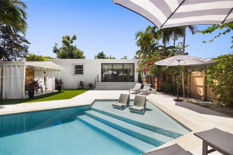 Снять в аренду виллу или дом в Майами, Флорида 4 спальни, 165.27м2, № 1941593 - фото 26