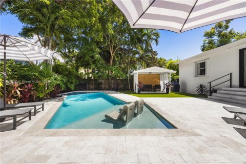Снять в аренду виллу или дом в Майами, Флорида 4 спальни, 165.27м2, № 1941593 - фото 23