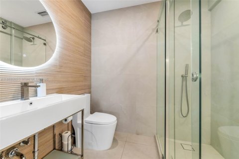 Снять в аренду виллу или дом в Майами, Флорида 4 спальни, 165.27м2, № 1941593 - фото 16